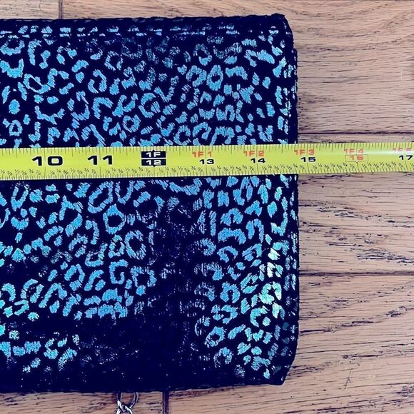 Betsey Johnson large leopard print clutch, in excellent condition, beautiful. - Picture 5 of 9